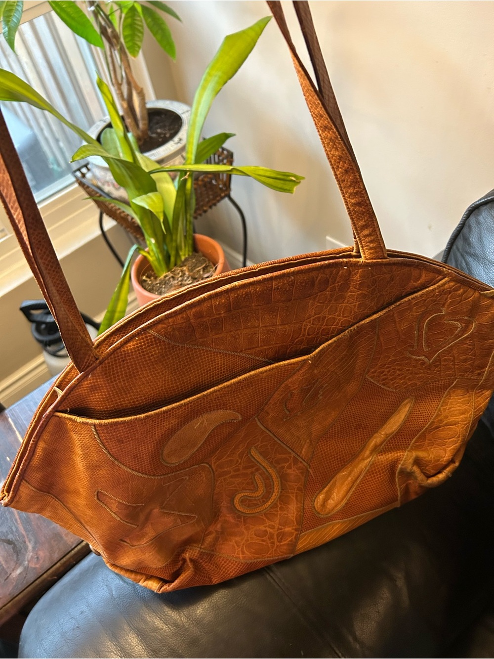 Vintage Women’s Tan Leather Tote Bag with Embossed Detail